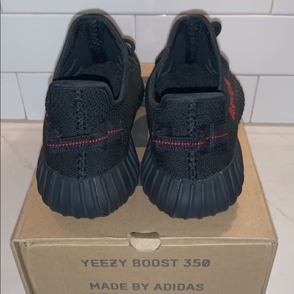 Yeezy ‘Bred’ Size 10 Men main image 4